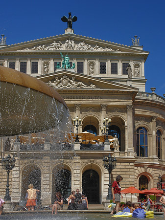 Foto Alte Oper mit Brunnen - Frankfurt am Main