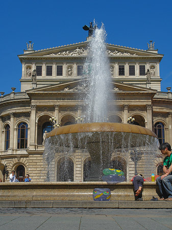 Alte Oper mit Brunnen Fotos