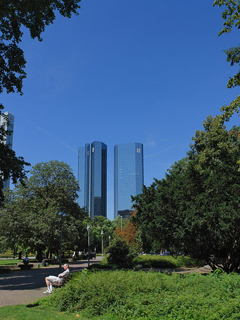 Fotos Deutsche Bank mit Weg | Frankfurt am Main