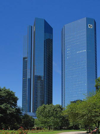 Deutsche Bank mit Weg