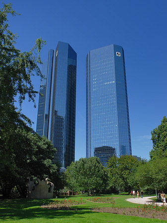 Fotos Deutsche Bank mit Weg | Frankfurt am Main