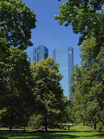 Fotos Deutsche Bank mit Wiese | Frankfurt am Main