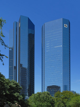 Fotos Deutsche Bank mit Wiese