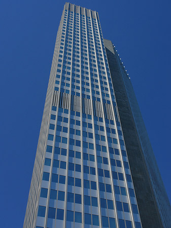 Foto Eurotower mit Häusern - Frankfurt am Main