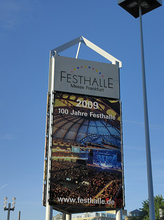 Fotos Festhalle mit Schild