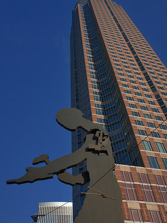 Foto Hammering Man am Fuß der Messe