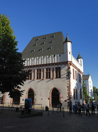 Leinwandhaus mit Straße Foto 