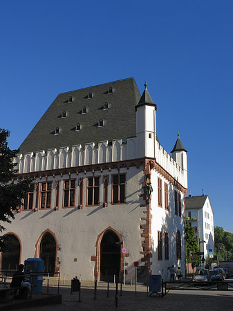 Fotos Leinwandhaus mit Straße