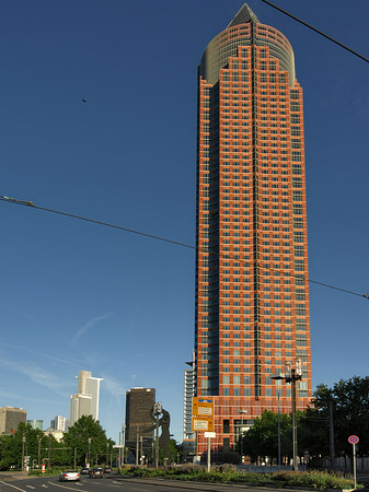 Blick auf Theodor-Heuss-Allee Foto 