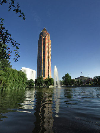 Messeturm mit Ludwig-Erhard-Anlage Fotos