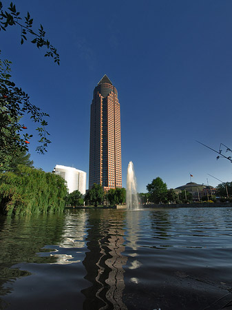 Messeturm mit Ludwig-Erhard-Anlage Fotos