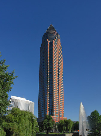 Foto Messeturm mit Ludwig-Erhard-Anlage - Frankfurt am Main