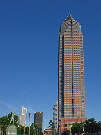 Messeturm mit Ludwig-Erhard-Anlage Fotos