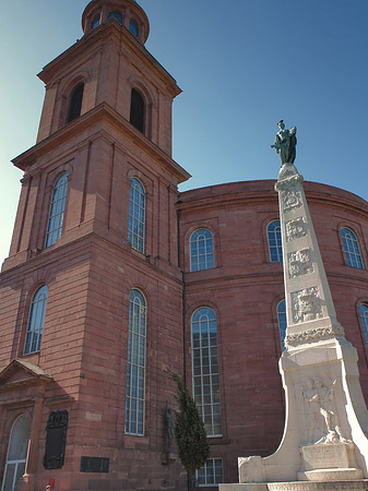 Fotos Paulskirche mit Statue