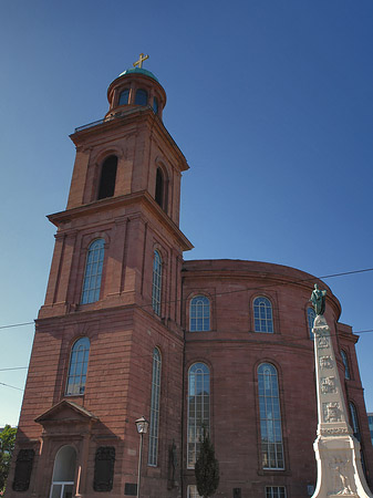 Fotos Paulskirche mit Statue