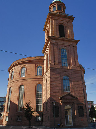 Paulskirche mit Straße Foto 