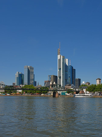 Foto Skyline von Frankfurt mit eisernem Steg - Frankfurt am Main