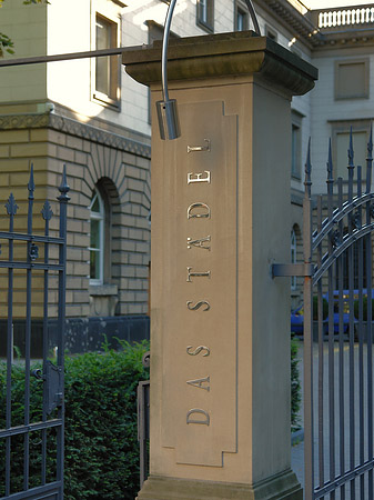 Säule vor dem Städelschen Kunstinstitut Foto 