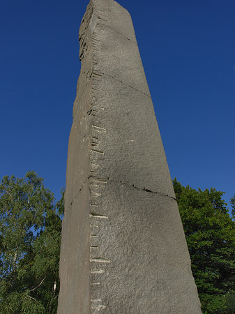 Foto Städelsches Kunstinstitut mit Obelisk - Frankfurt am Main