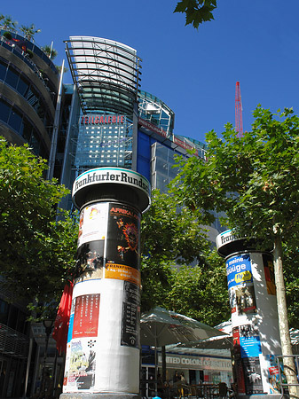 Foto Zeilgalerie mit Litfaßsäule - Frankfurt am Main