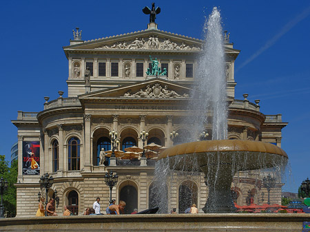 Foto Alte Oper mit Brunnen - Frankfurt am Main