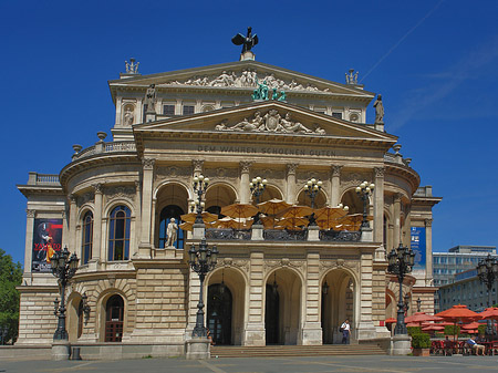 Foto Alte Oper mit Schirmen - Frankfurt am Main