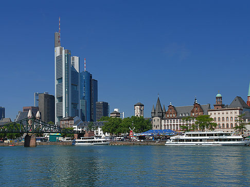 Fotos Commerzbanktower hinter dem Saalhof