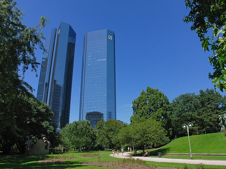 Fotos Deutsche Bank mit Weg | Frankfurt am Main