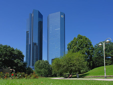 Fotos Deutsche Bank mit Weg