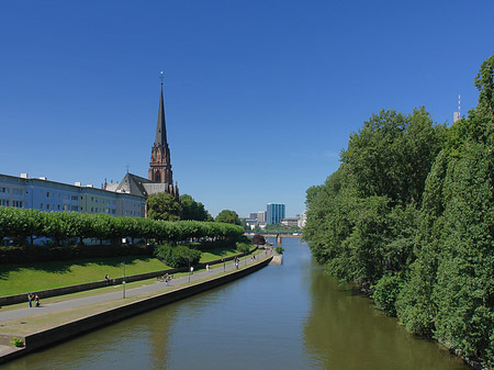 Dreikoenigskirche mit Main Foto 