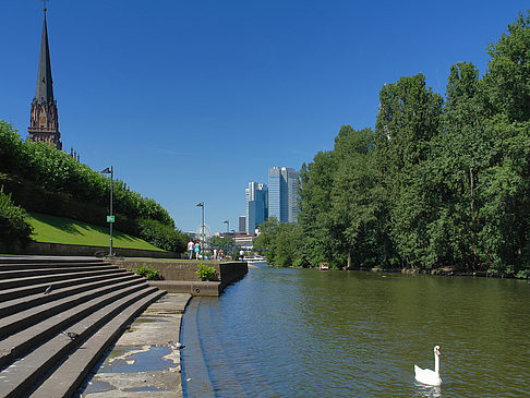 Fotos Dreikoenigskirche mit Main | Frankfurt am Main