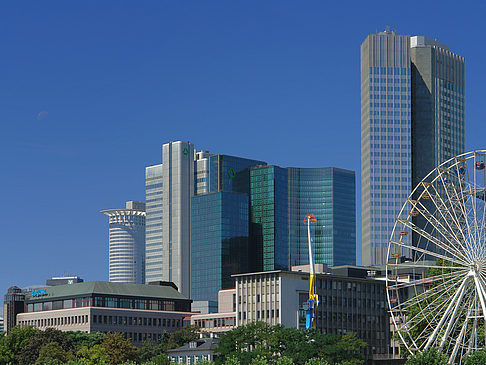 Eurotower und dresdener Bank mit riesenrad Fotos