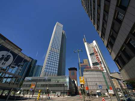 Foto Eurotower hinter Schauspiel Frankfurt - Frankfurt am Main