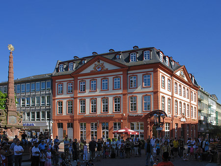 Fotos Haus zum Grimmvogel mit Liebfrauenbrunnen | Frankfurt am Main