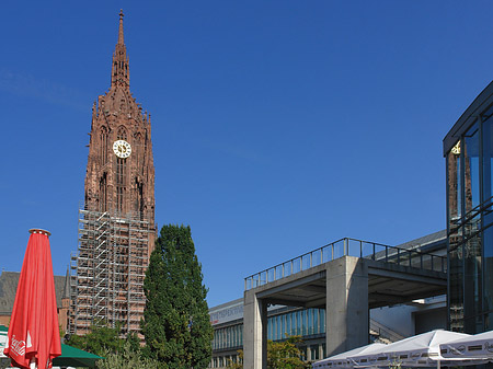 Fotos Kaiserdom St. Bartholomäus mit Häuser