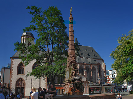 Liebfrauenkirche mit Liebfrauenbrunnen Fotos