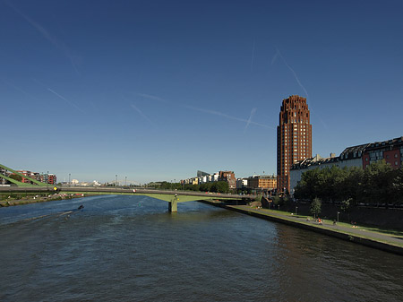 Foto Main Plaza mit Ufer - Frankfurt am Main