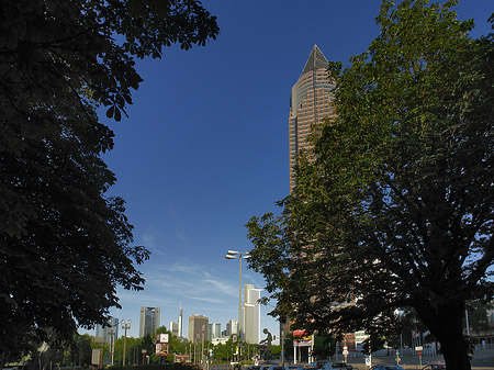 Messeturm mit Skyline Foto 