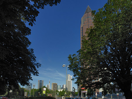 Fotos Messeturm mit Skyline