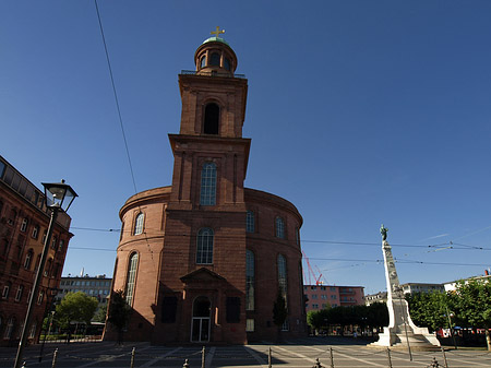 Fotos Paulskirche mit Statue