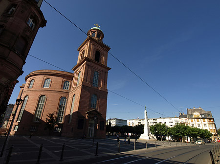 Foto Paulskirche mit Straße