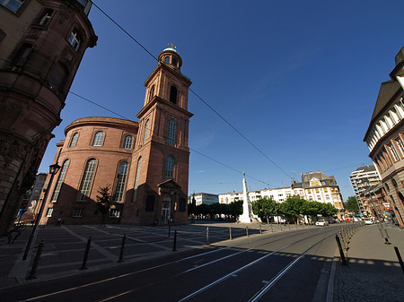 Paulskirche mit Straße