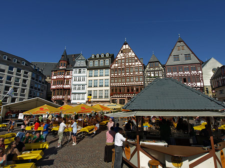 Foto Römer mit Schirmen - Frankfurt am Main