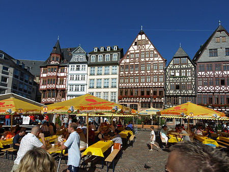 Foto Römer mit Schirmen - Frankfurt am Main