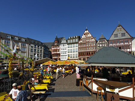 Foto Römer mit Schirmen