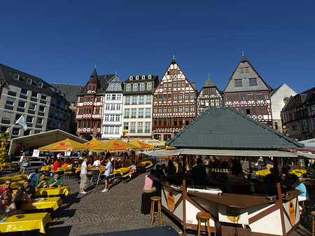 Fotos Römer mit Schirmen | Frankfurt am Main