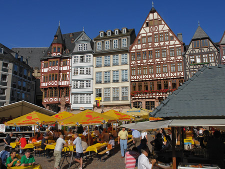 Foto Römer mit Schirmen - Frankfurt am Main