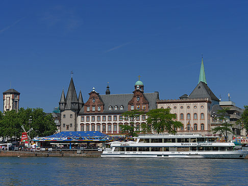 Saalhof mit Schiff