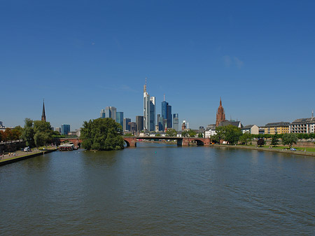 Foto Skyline von Frankfurt mit Alter Brücke - Frankfurt am Main