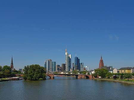 Foto Skyline von Frankfurt mit Alter Brücke